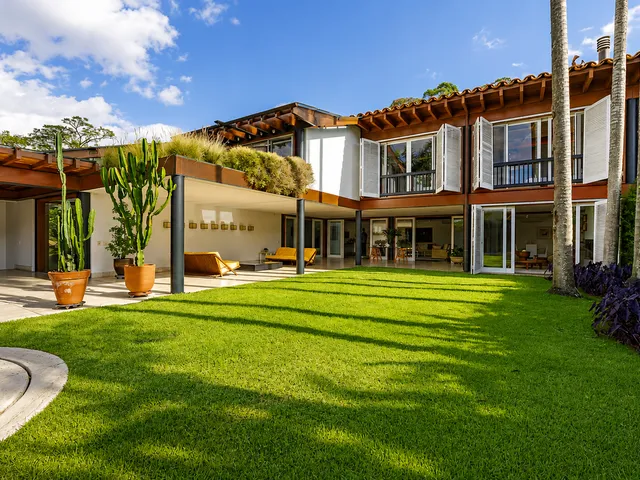 Casa com 1000m² 3 quartos e 5 banheiros, à venda ou para alugar, no bairro Cidade Jardim em São Paulo
