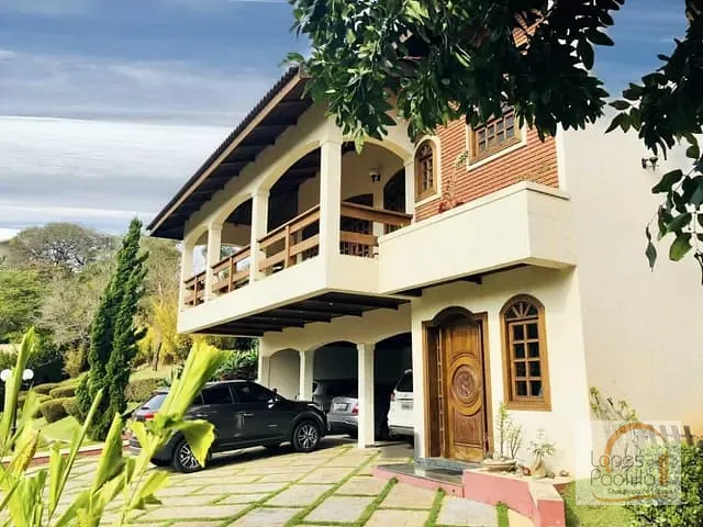 Casa com 3037m² 4 quartos e 6 banheiros, à venda ou para alugar, no bairro Jardim Flamboyant em Atibaia