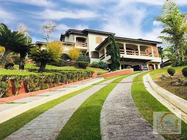 Casa com 3037m² 4 quartos e 6 banheiros, à venda ou para alugar, no bairro Jardim Flamboyant em Atibaia
