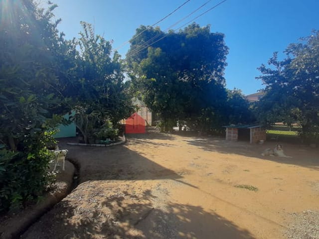 Casa com 1000m², à venda, no bairro Parque Lago Azul em Pindamonhangaba