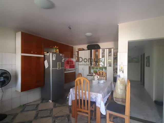 Casa com 1000m², à venda, no bairro Parque Lago Azul em Pindamonhangaba