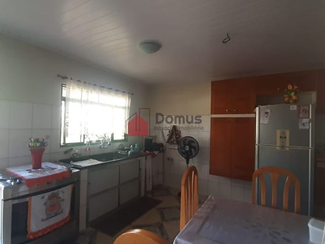 Casa com 1000m², à venda, no bairro Parque Lago Azul em Pindamonhangaba