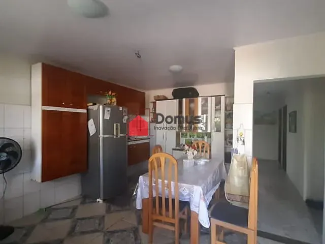 Casa com 1000m², à venda, no bairro Parque Lago Azul em Pindamonhangaba