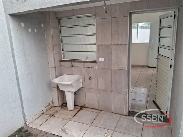 Casa 2 quartos e 2 banheiros, para alugar, no bairro Jardim Marajoara em Nova Odessa