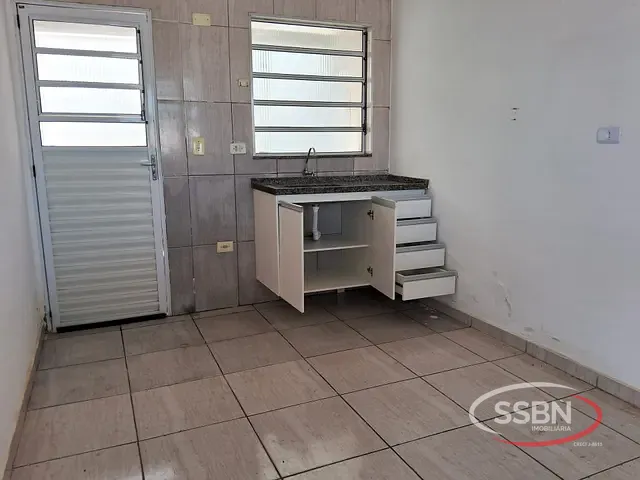 Casa 2 quartos e 2 banheiros, para alugar, no bairro Jardim Marajoara em Nova Odessa