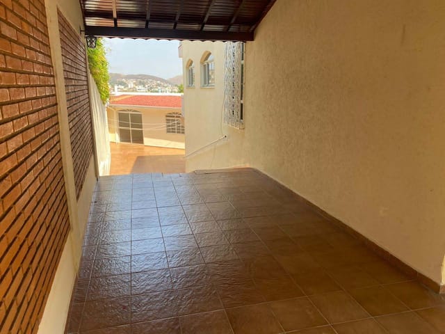 Casa com 432m² 3 quartos e 5 banheiros, à venda, no bairro Jardim dos Estados em Poços de Caldas