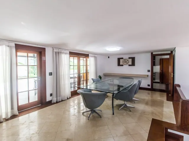 Casa com 800m² 4 quartos e 6 banheiros, à venda, no bairro Alphaville em Santana de Parnaíba