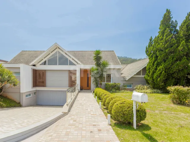 Casa com 1960m² 4 quartos e 8 banheiros, à venda ou para alugar, no bairro Residencial Tamboré em Barueri