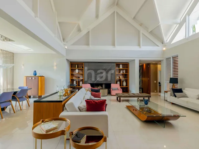Casa com 1960m² 4 quartos e 8 banheiros, à venda ou para alugar, no bairro Residencial Tamboré em Barueri