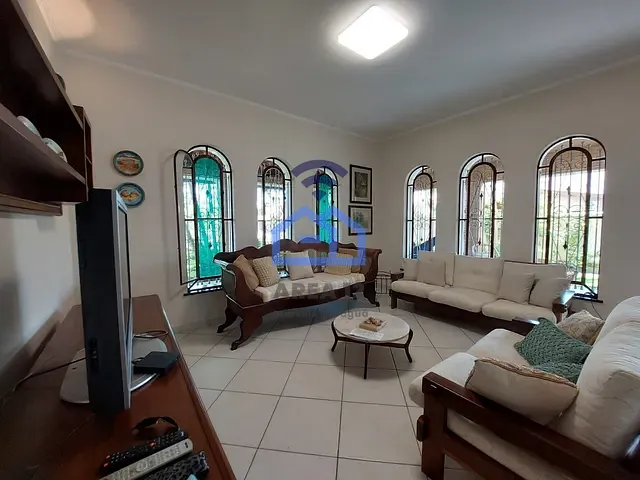 Casa com 629m² 3 quartos e 3 banheiros, à venda, no bairro Indaiá em Caraguatatuba