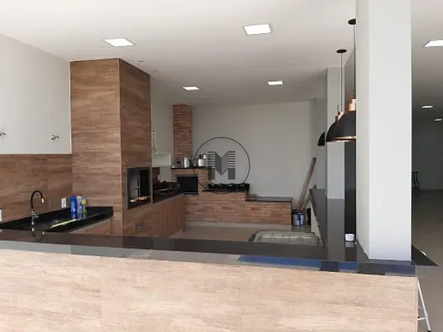 Casa com 300m² 4 quartos e 6 banheiros, à venda, no bairro Vila Alves em Guaratinguetá