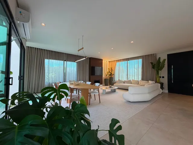 Casa com 1000m² 4 quartos e 6 banheiros, à venda, no bairro Cachoeira em Piracaia