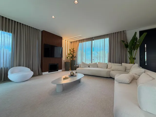 Casa com 1000m² 4 quartos e 6 banheiros, à venda, no bairro Cachoeira em Piracaia