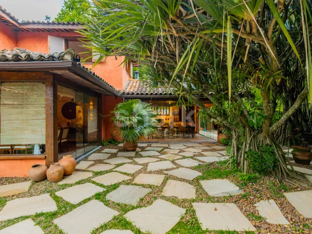 Casa com 2400m² 4 quartos e 6 banheiros, à venda, no bairro Alphaville em Santana de Parnaíba