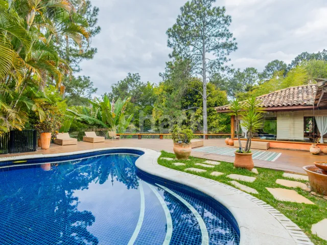 Casa com 2400m² 4 quartos e 6 banheiros, à venda, no bairro Alphaville em Santana de Parnaíba