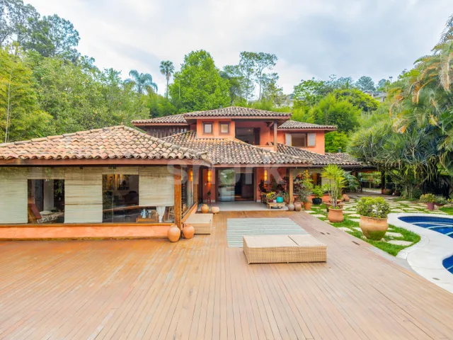 Casa com 2400m² 4 quartos e 6 banheiros, à venda, no bairro Alphaville em Santana de Parnaíba