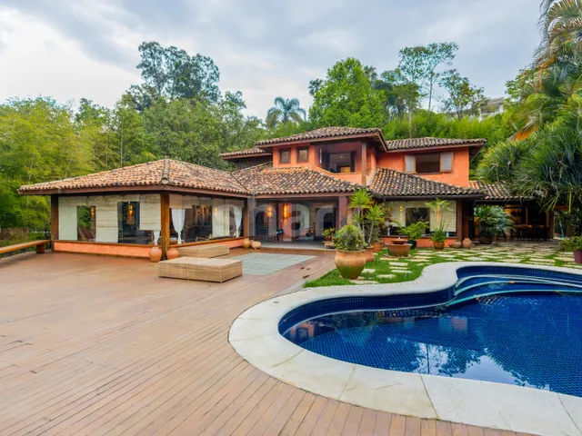 Casa com 2400m² 4 quartos e 6 banheiros, à venda, no bairro Alphaville em Santana de Parnaíba