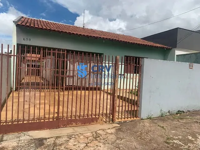 Casa com 418m² 7 quartos e 4 banheiros, à venda, no bairro Centro em Londrina