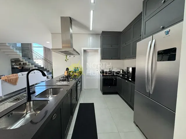 Casa com 711m² 4 quartos e 5 banheiros, à venda, no bairro Cachoeira do Bom Jesus em Florianópolis