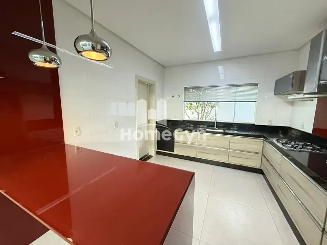 Casa 3 quartos e 5 banheiros, para alugar, no bairro Jardins Valência em Goiânia