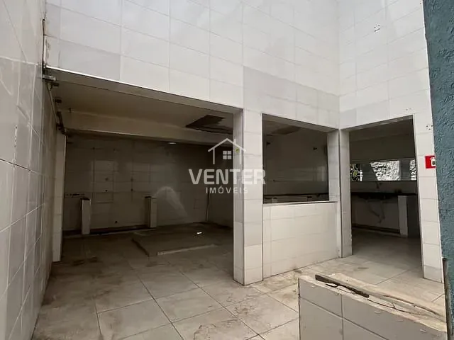 Casa com 440m², à venda ou para alugar, no bairro Centro em Taubaté