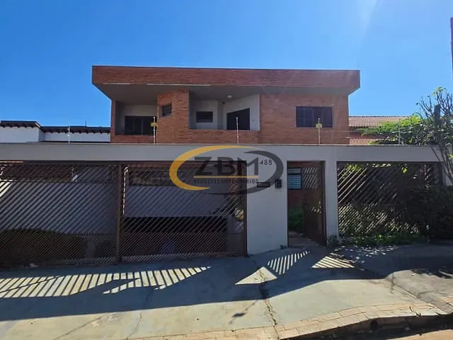 Sobrado com 500m² 4 quartos e 4 banheiros, à venda, no bairro Jardim Presidente em Londrina