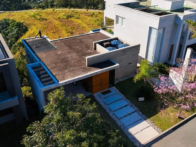 Casa com 525m² 3 quartos e 5 banheiros, à venda, no bairro Alphaville em Santana de Parnaíba