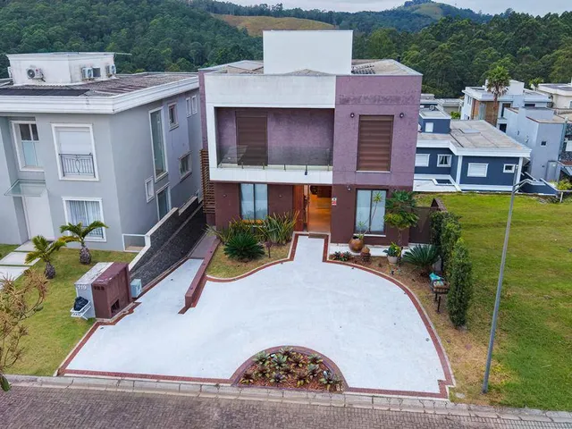 Casa com 420m² 4 quartos e 6 banheiros, para alugar, no bairro Tamboré em Santana de Parnaíba
