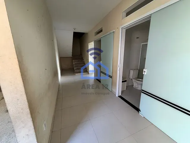 Casa à venda, no bairro Balneário dos Golfinhos em Caraguatatuba