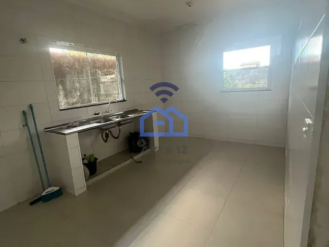Casa à venda, no bairro Balneário dos Golfinhos em Caraguatatuba