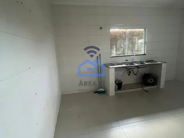 Casa à venda, no bairro Balneário dos Golfinhos em Caraguatatuba