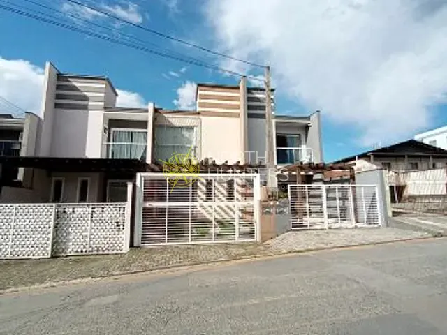 Casa com 88m² 3 quartos e 3 banheiros, à venda, no bairro Boa Vista em Joinville