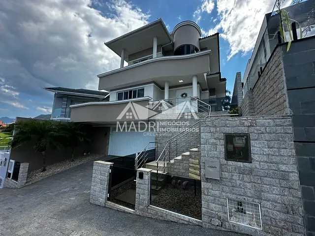 Casa com 360m² 4 quartos e 3 banheiros, à venda, no bairro Pedra Branca em Palhoça