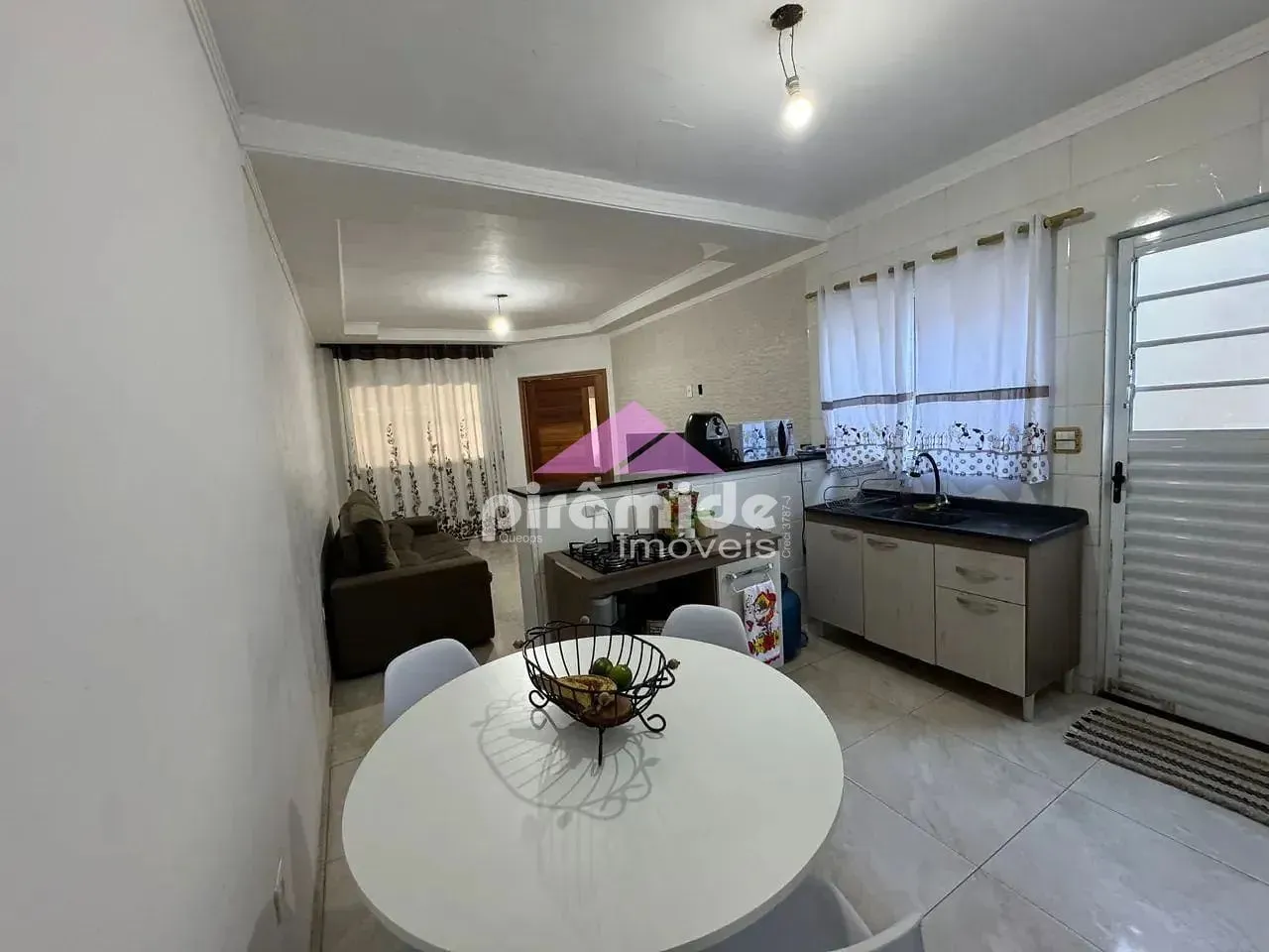 Casa, 4 quartos, 143 m² - Foto 1
