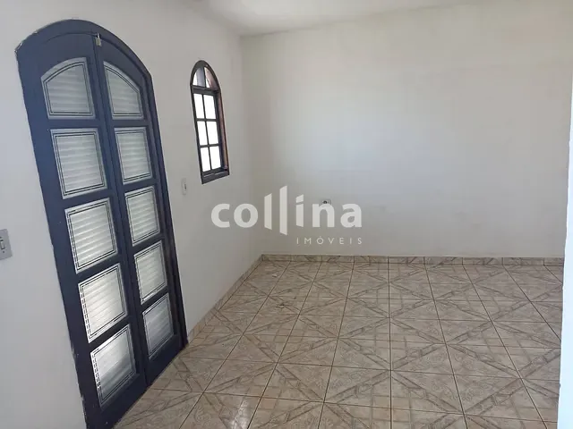 Casa com 300m² 5 quartos e 4 banheiros, à venda, no bairro Parque Santa Teresa em Carapicuíba