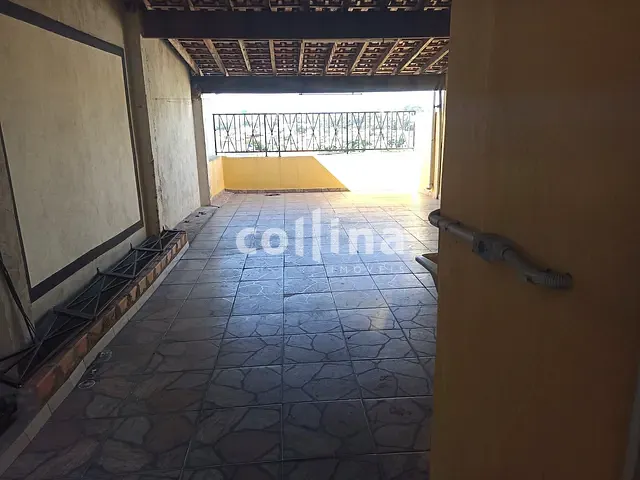 Casa com 300m² 5 quartos e 4 banheiros, à venda, no bairro Parque Santa Teresa em Carapicuíba