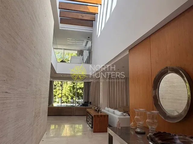 Casa com 1090m² 5 quartos e 7 banheiros, à venda ou para alugar, no bairro Jurerê Internacional em Florianópolis