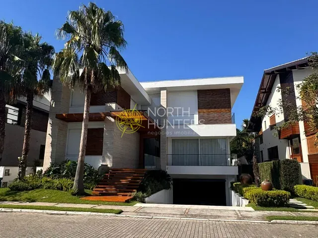 Casa com 1090m² 5 quartos e 7 banheiros, à venda ou para alugar, no bairro Jurerê Internacional em Florianópolis