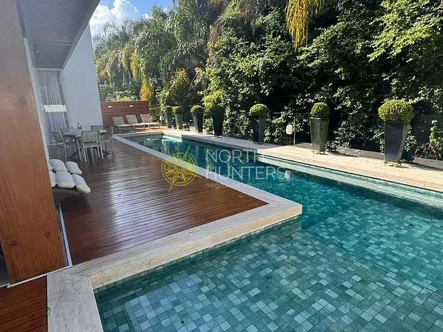 Casa com 1090m² 5 quartos e 7 banheiros, à venda ou para alugar, no bairro Jurerê Internacional em Florianópolis