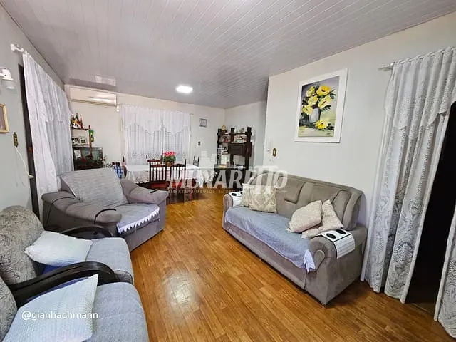 Casa com 102m² 3 quartos e 2 banheiros, à venda, no bairro Centro em Piratuba