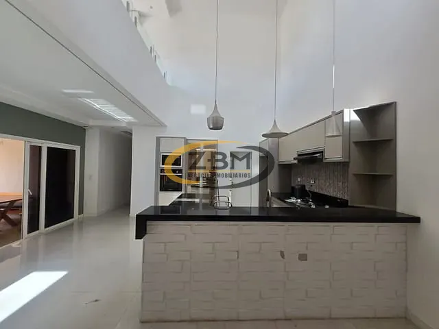 Casa com 250m² 3 quartos e 3 banheiros, à venda, no bairro Esperança em Londrina