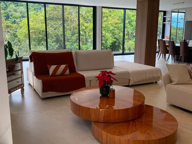 Casa com 550m² 4 quartos e 7 banheiros, à venda ou para alugar, no bairro Alphaville em Santana de Parnaíba