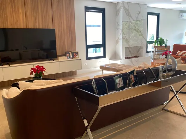 Casa com 550m² 4 quartos e 7 banheiros, à venda ou para alugar, no bairro Alphaville em Santana de Parnaíba