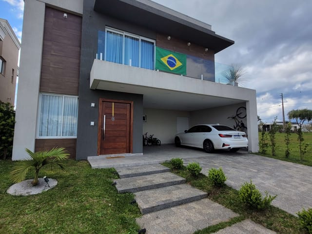 Casa com 300m² 3 quartos e 4 banheiros, à venda, no bairro Jardim Carvalho em Ponta Grossa