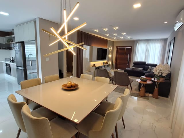 Casa com 300m² 3 quartos e 4 banheiros, à venda, no bairro Jardim Carvalho em Ponta Grossa