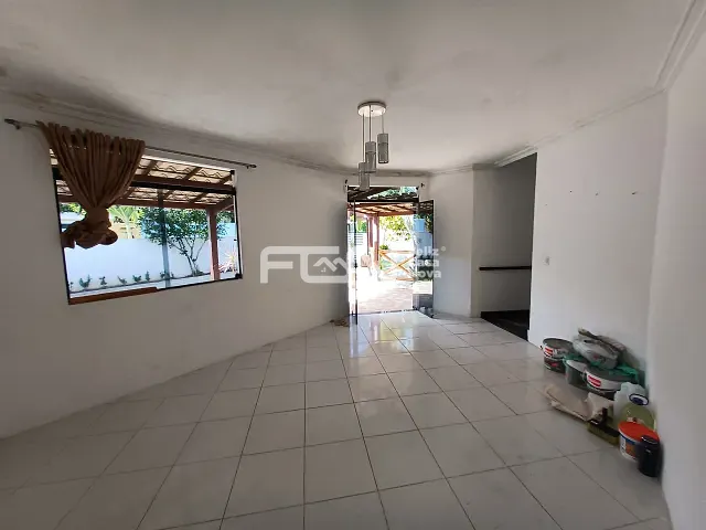 Casa 3 quartos e 2 banheiros, à venda ou para alugar, no bairro Portão em Lauro de Freitas