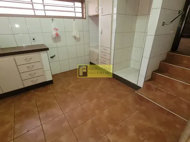 Casa com 300m² 4 quartos e 3 banheiros, para alugar, no bairro Jardim Alvorada em São José do Rio Preto