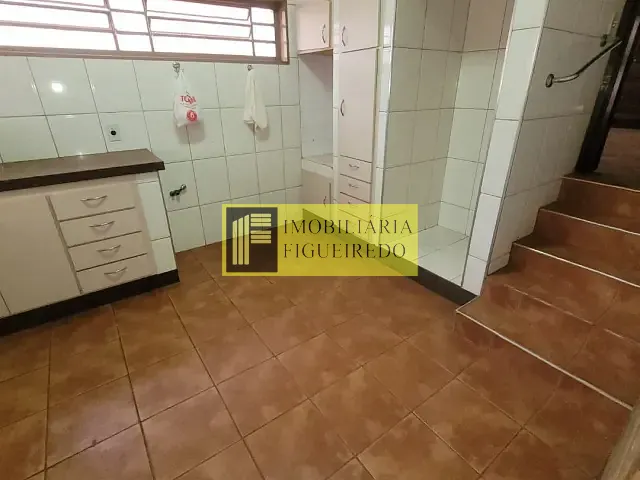 Casa com 300m² 4 quartos e 3 banheiros, para alugar, no bairro Jardim Alvorada em São José do Rio Preto