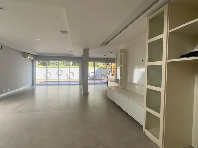 Casa com 300m² 4 quartos e 6 banheiros, à venda ou para alugar, no bairro Alphaville em Santana de Parnaíba