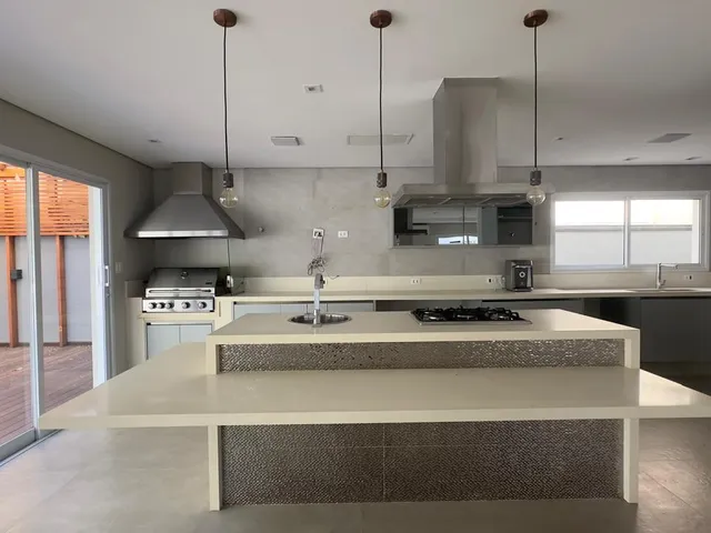 Casa com 300m² 4 quartos e 6 banheiros, à venda ou para alugar, no bairro Alphaville em Santana de Parnaíba